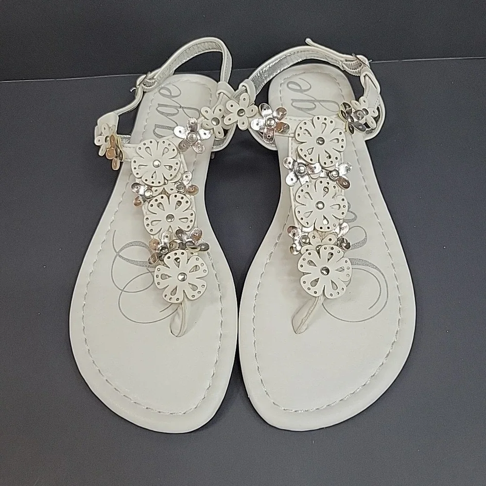 Rampage Petunia T Strap sandal size 6.5 M Flats Super Cute Preppy Trendy Comfy